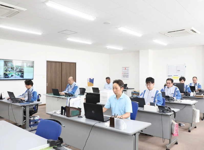 枝光工場事務所風景