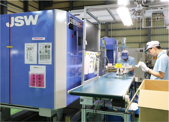 射出成型機と工程検査