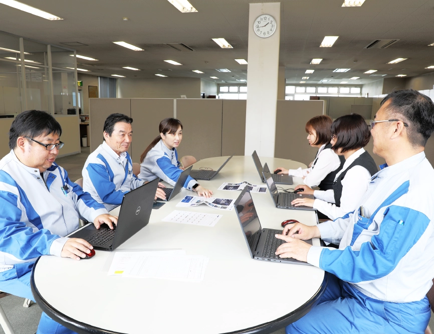 本社 企画部のご紹介イメージ写真　石川金属工業｜ めっき加工　プラスチック成型・蒸着　重防食塗装　金属試験片の加工・分析　TOTOアフターサービス