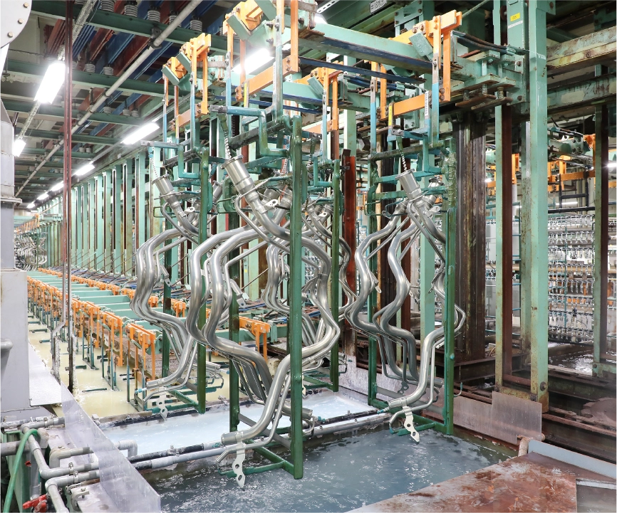 本社 鍍金事業部のご紹介イメージ写真　石川金属工業｜ めっき加工　プラスチック成型・蒸着　重防食塗装　金属試験片の加工・分析　TOTOアフターサービス