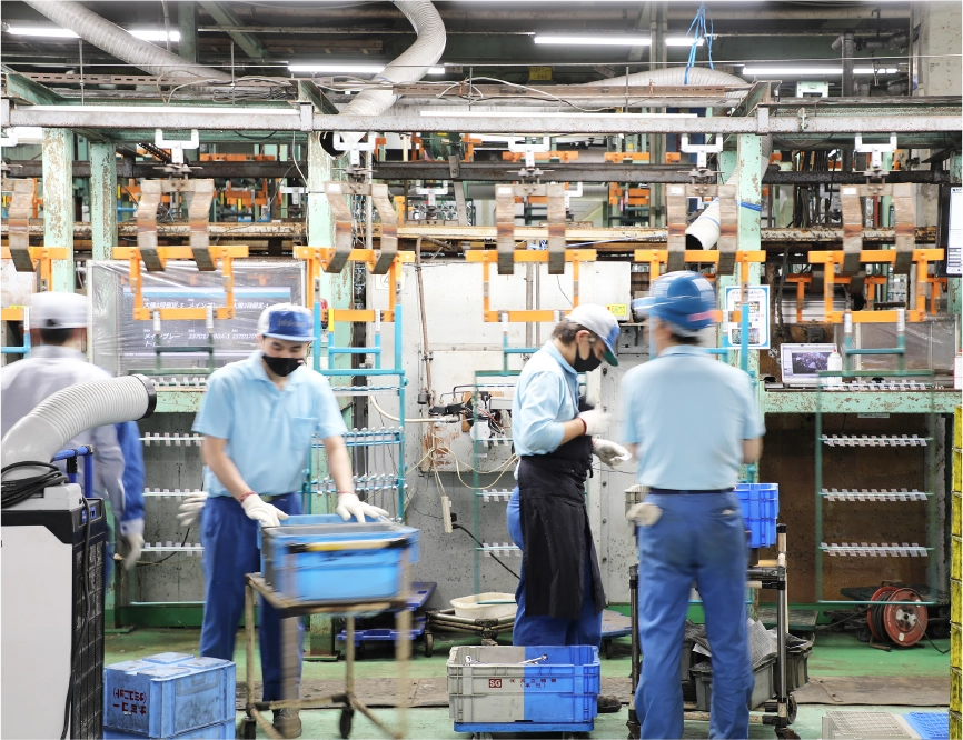 鍍金事業部の姿勢とこだわりイメージ写真　石川金属工業｜ めっき加工　プラスチック成型・蒸着　重防食塗装　金属試験片の加工・分析　TOTOアフターサービス