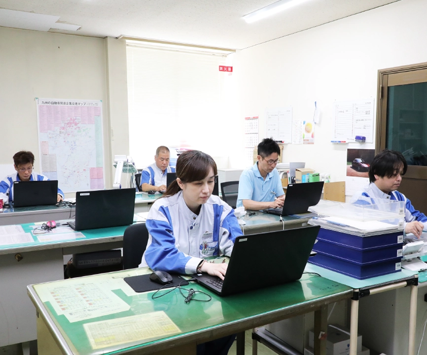 本社 品質保証部のご紹介イメージ写真　石川金属工業｜ めっき加工　プラスチック成型・蒸着　重防食塗装　金属試験片の加工・分析　TOTOアフターサービス