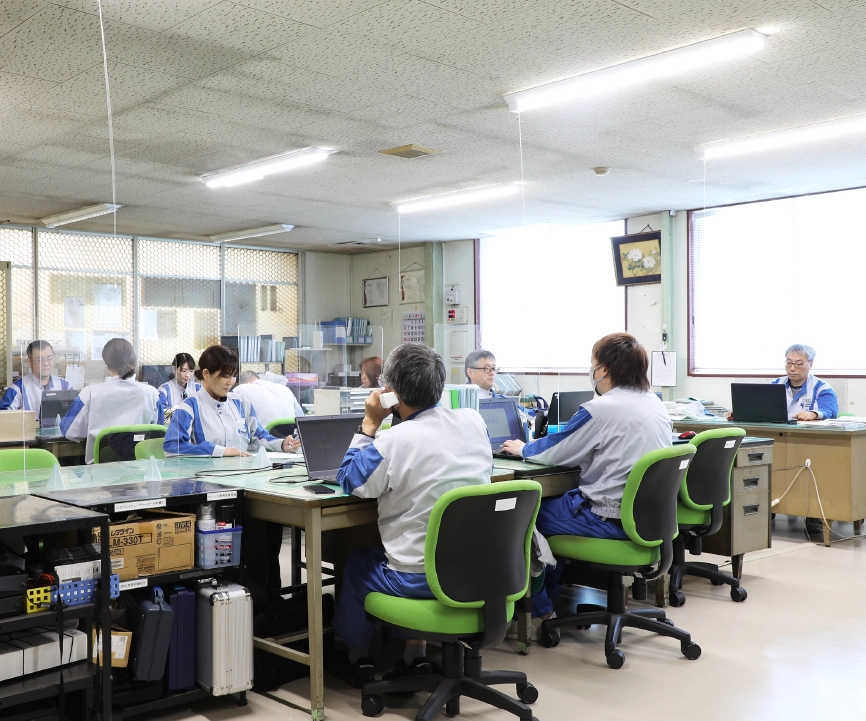 本社 技術部のご紹介イメージ写真　石川金属工業｜ めっき加工　プラスチック成型・蒸着　重防食塗装　金属試験片の加工・分析　TOTOアフターサービス