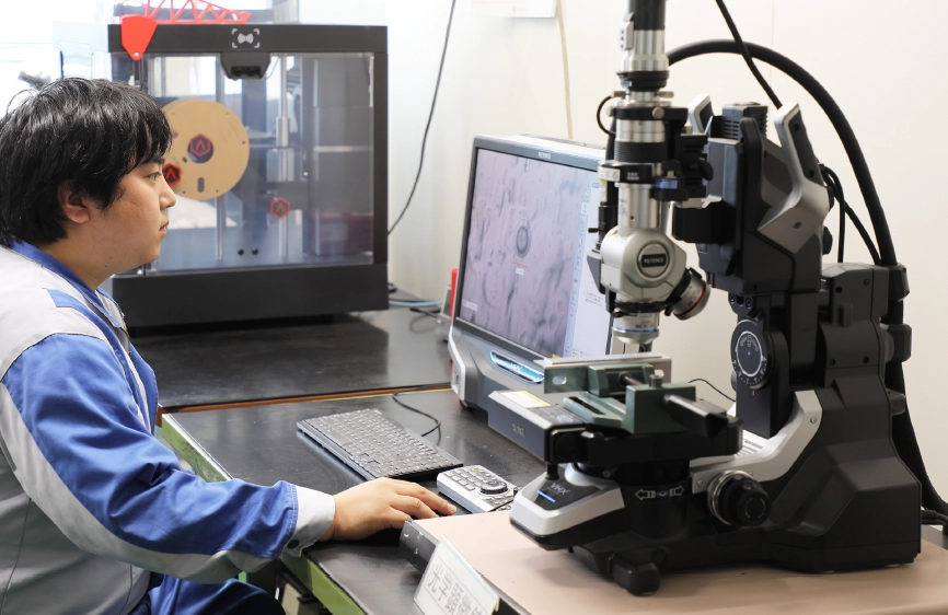 本社 技術部のご紹介イメージ写真　石川金属工業｜ めっき加工　プラスチック成型・蒸着　重防食塗装　金属試験片の加工・分析　TOTOアフターサービス