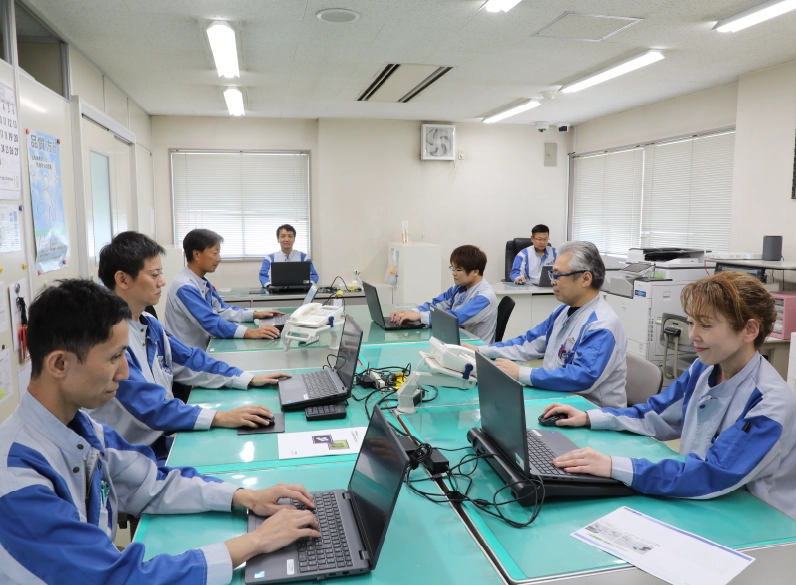 八幡支店一課事務所風景