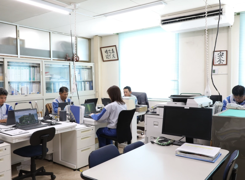 八幡支店二課事務所風景