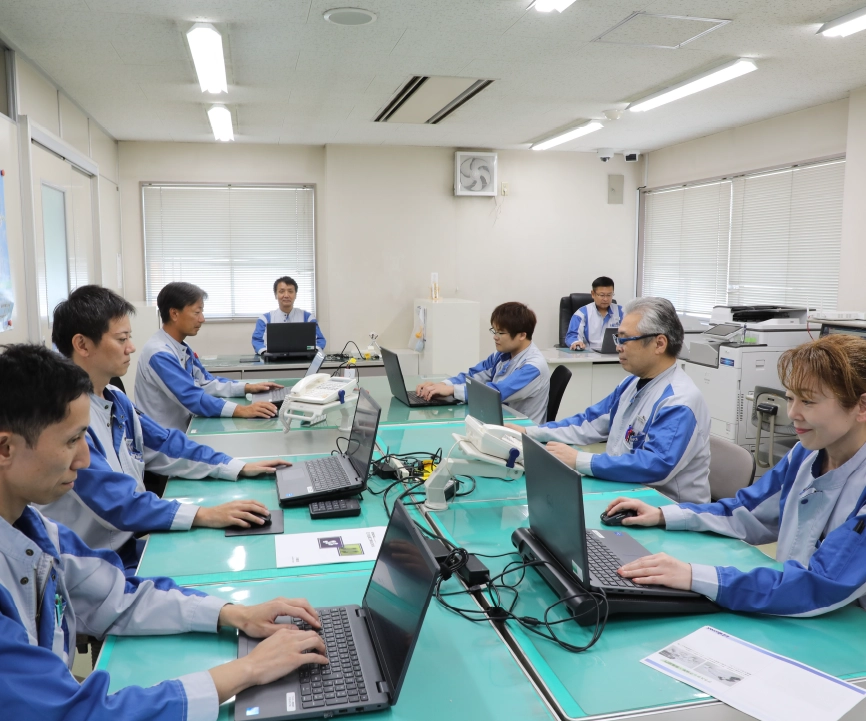 八幡支店一課・三課のご紹介イメージ写真　石川金属工業｜ めっき加工　プラスチック成型・蒸着　重防食塗装　金属試験片の加工・分析　TOTOアフターサービス