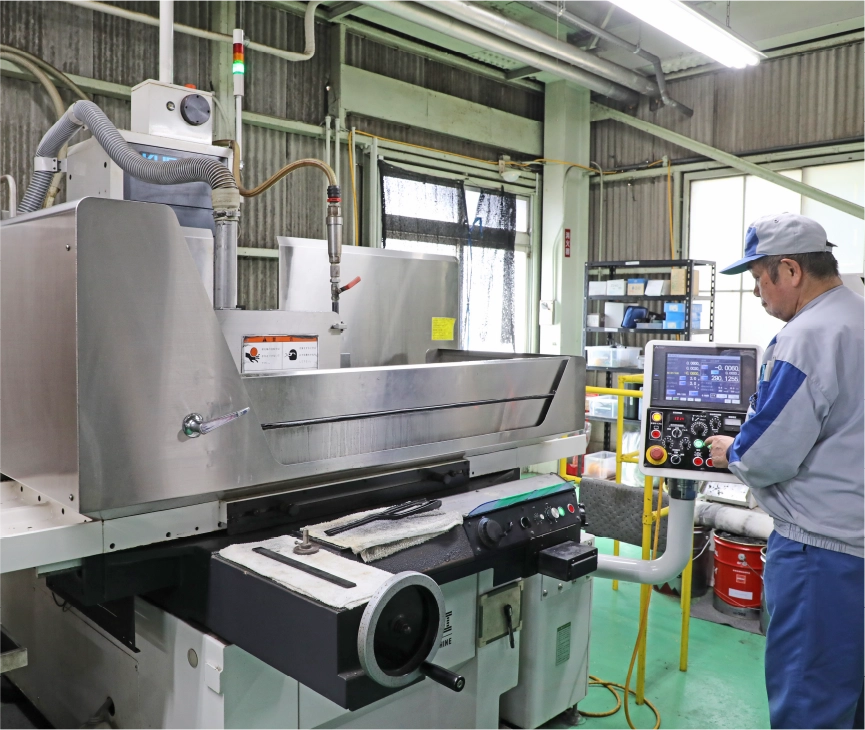 安全衛生と 安心して働ける職場環境　イメージ写真　石川金属工業｜ めっき加工　プラスチック成型・蒸着　重防食塗装　金属試験片の加工・分析　TOTOアフターサービス